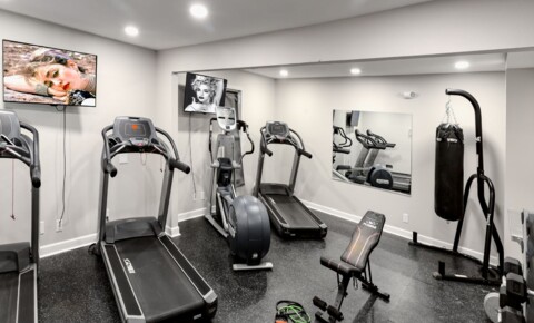 Apartments Near Kaplan University-Des Moines Campus 24 Hour Fitness Center & On-site Laundry Facility! for Kaplan University-Des Moines Campus Students in Urbandale, IA
