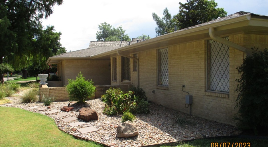 (2-3) Bed/(2) Bath Home in South Core Norman! 