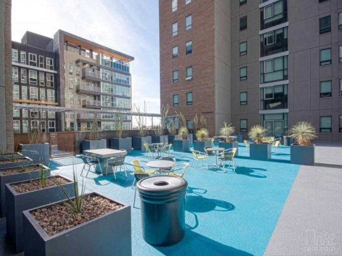 STUDENT HOUSING. Looking for FEMALE to sublease Master Bedroom with private bathroom in a 4 x 4 on the 9th floor @ Luna.
