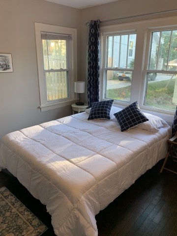 bedroom for sublease across from Rockhurst campus
