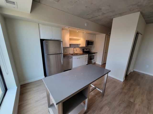 Luxury Studio Apartment in High Rise Downtown Community Starting from $1186/mo!!