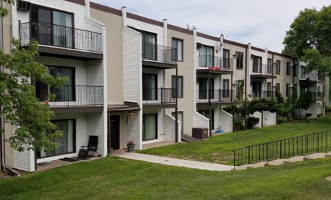 Apartments Near Brown Briar Oaks Apartments for Brown College Students in Mendota Heights, MN