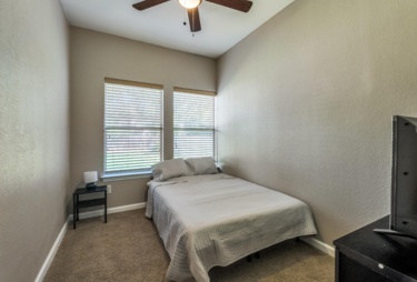 Room for Rent - High-quality & newly-renovated San Antonio House with Backyard