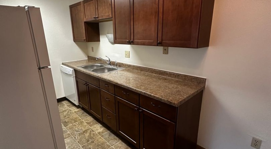 *** 1 Month Free with 13 Month Lease*** Great location right off of 13th Ave in Fargo, ND