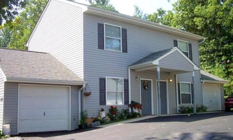 Houses Near Blue Ridge Community College (NC) 2 bed 1.5 bath Duplex close to town for Blue Ridge Community College (NC) Students in Flat Rock, NC