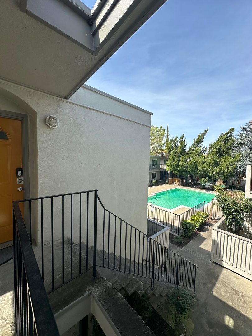 Courtyard Apartments ~ Located at 5971 Lake Crest Way, Sacramento! 