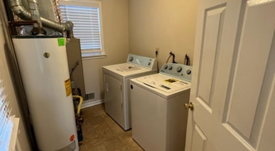 2 bedroom 1 Bath with Washer & Dryer