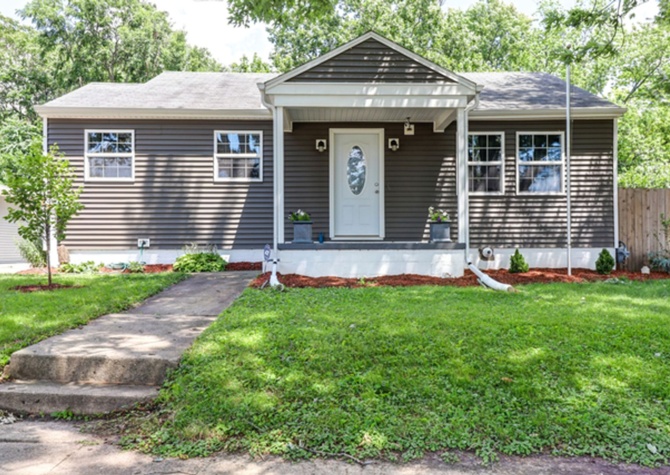 Houses Near 3 BED / 1.5 BATH HOUSE CENTRALLY LOCATED IN CHAMPAIGN