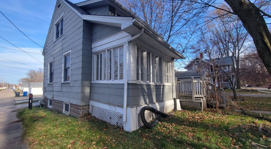 Charming 2BR/1BA Retreat with Porch & Deck! Your Perfect Rental Awaits!