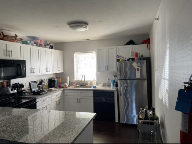 1br in 4br apartment on campus - Jan 2022