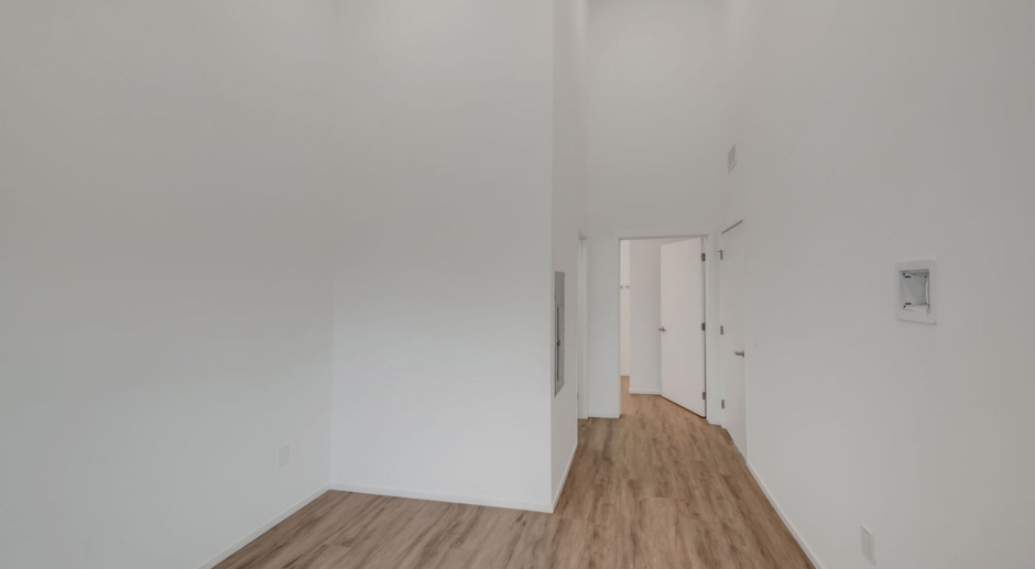 Modern 1 Bedroom/ 1 Bath Apartment, minutes to Downtown and Germantown, Washer/Dryer, Off Street Parking