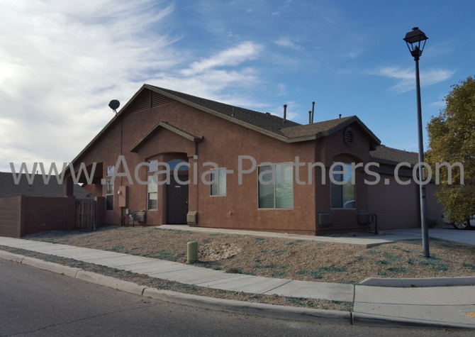 Houses Near Two bedroom with 2 car garage & all appliances