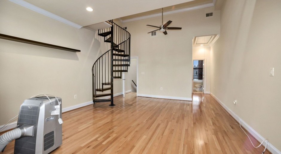 Unique 2 Level Condo w/ Loft in Bloomingdale NW!! Walking Distance to 2 Metros!