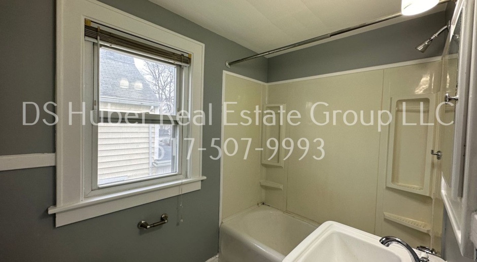 Available Soon! The Perfect 2-bedroom, 1-bathroom house located in Lansing, MI