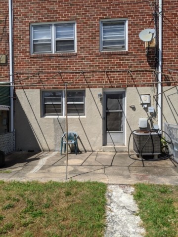 One bedroom in a townhouse near UMBC