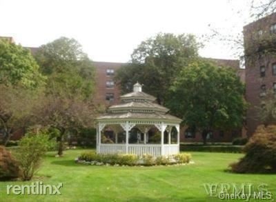 Spacious Updated 1 Bedroom Apt In Well Maintained Courtyard Elevator Building- New Rochelle