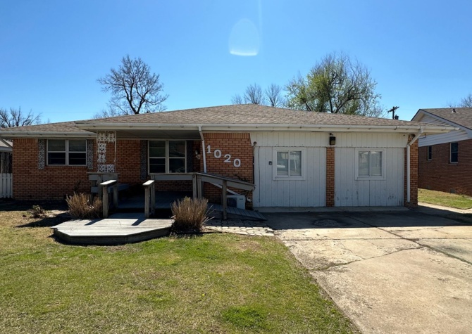 Houses Near 3 Bed 2.5 Bath with two additional “bonus” rooms  in OKC!!****SPRING SPECIAL****REDUCED RATE OF $1395.00 OR 1ST MONTH FREE AT $1495.00****