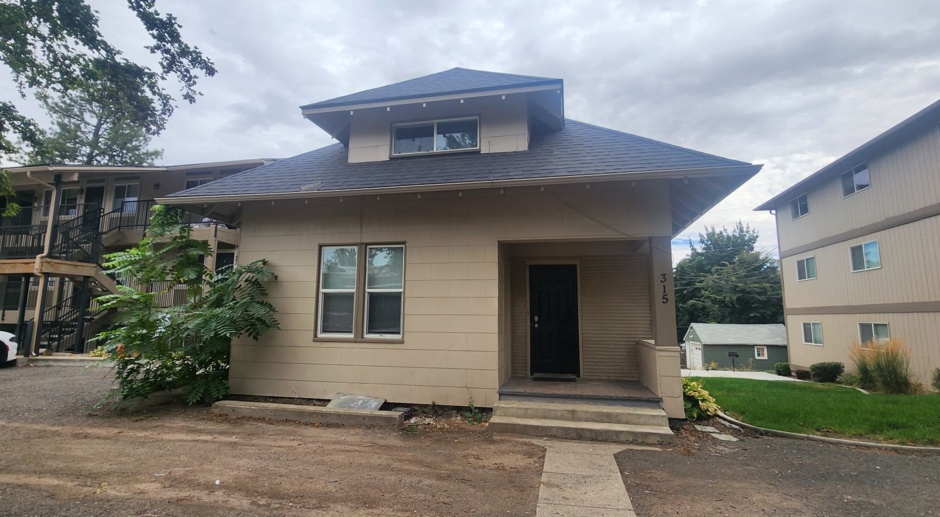 Renovated 5 Bed, 2 Bath House + Office Near EWU in Cheney! *PRELEASE - AVAILABLE IN JUNE*