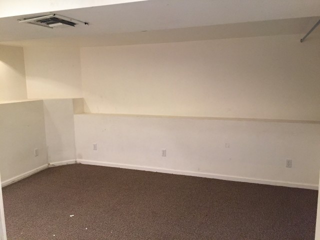 Quite/Safe upgraded apartment 1 mile to downtown