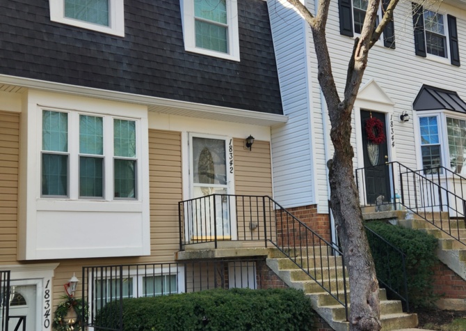 Houses Near Trendy 3BR TH for Rent!