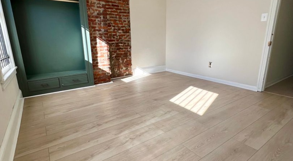 Stunning 2-Bedroom Townhome in Point Breeze! Available NOW!