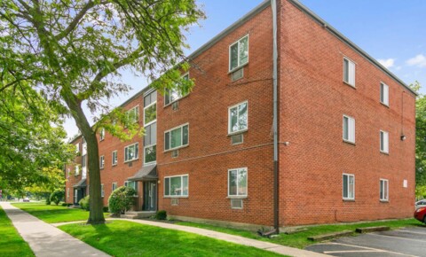 Apartments Near Trinity 2020 Linden for Trinity International University Students in Deerfield, IL