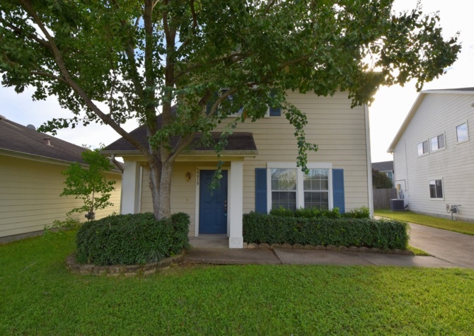 Houses Near BEAUTIFUL 3 BEDROOM 2.5 BATH HOME.  WOOD FLOORING IN LIVING, KITCHEN AND DINING ROOM ALL ROOMS HAVE CARPET