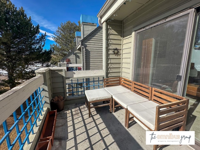 2BD/1BA Furnished Townhome with Mountain Views!