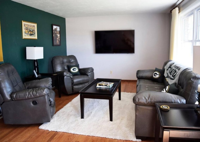 Houses Near FURNISHED RENTAL: The Perfect Packer Place - Lambeau Lodging