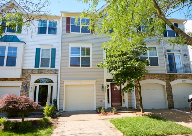 Houses Near Great 3 bedrooms, 3.5 baths house in Chantilly, VA!