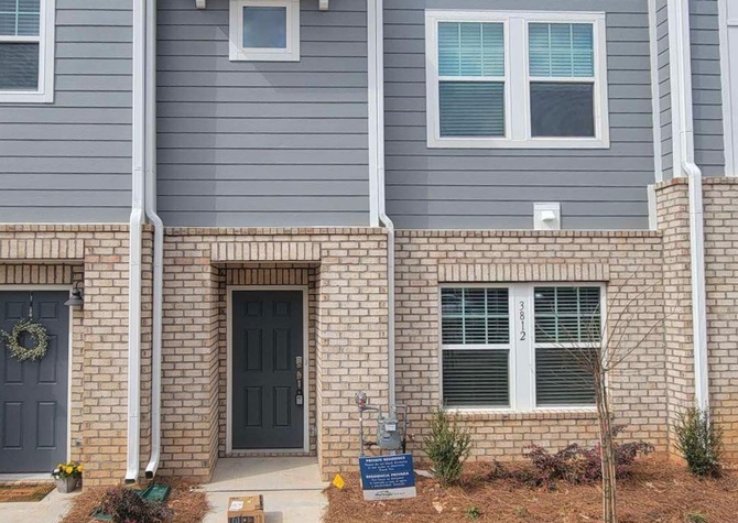 Houses Near Room in 4 Bedroom Townhome at Memorial Pkwy