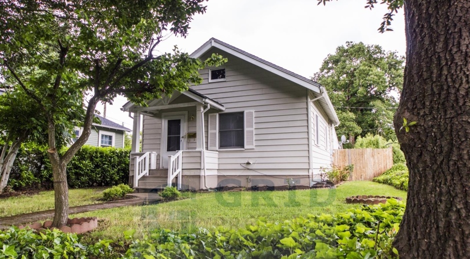 Charming Two Bedroom, One Bathroom Located Near the University of Portland!