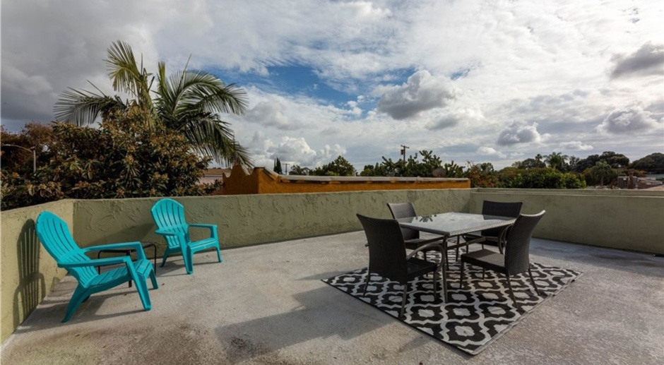 Wrigley Rooftop 3 Bed/2 Bath Home