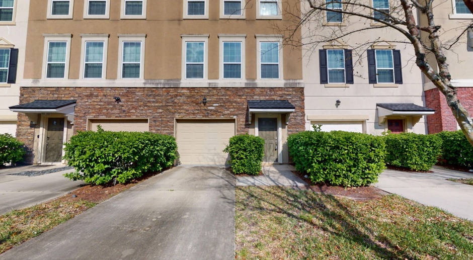 Large 3 story townhome in the heart of the St Johns Town Center!