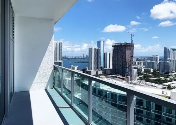 Houses Near Luxury Miami living on the 30th floor!