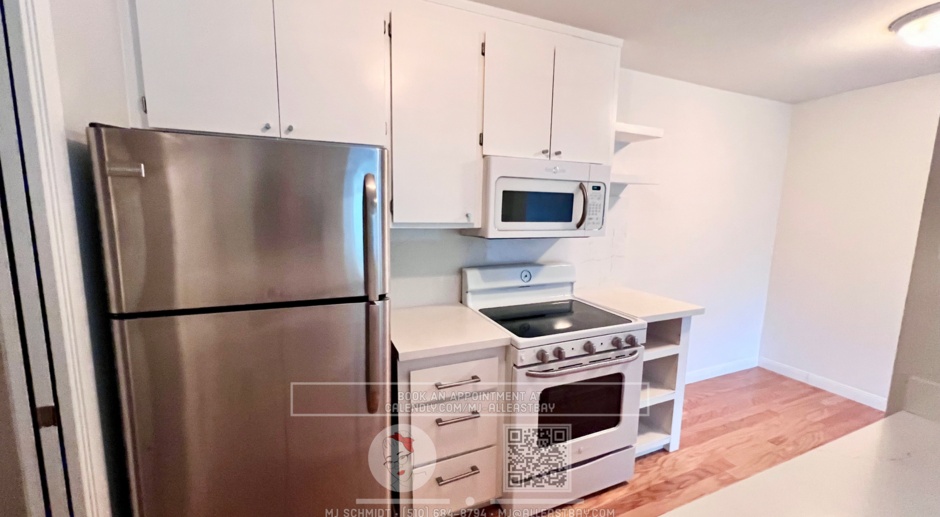 Bright 2 bedroom 1 bath condo in an vibrant neighborhood includes water/garbage/parking!