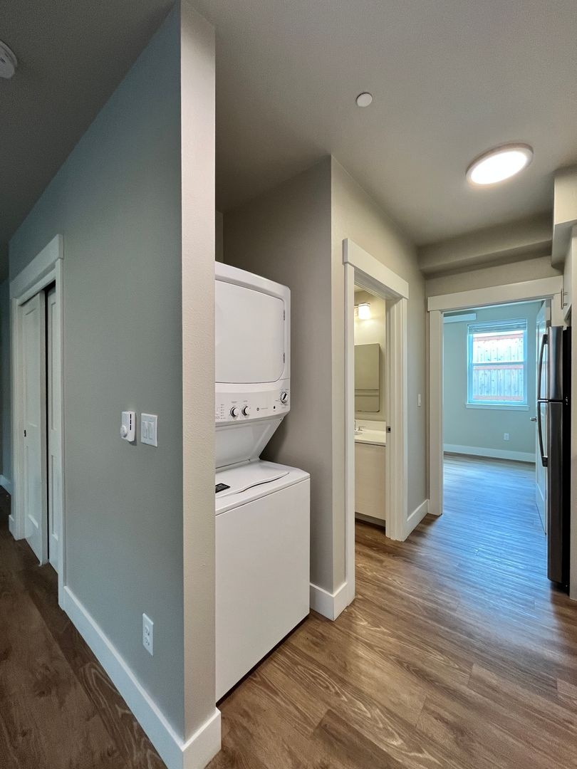 Modern / Large 2 Bedroom & 2 Bathroom Apartment! In-Unit Washer & Dryer, Faux Hardwood Floors & Pet Friendly!