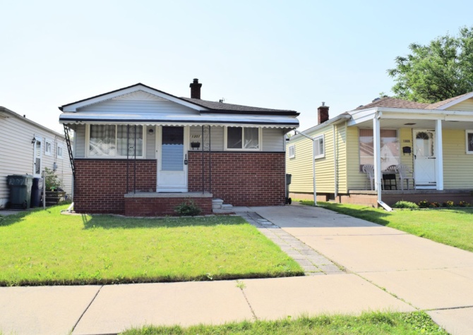 Houses Near Available now- Single family home for lease in Lincoln Park!