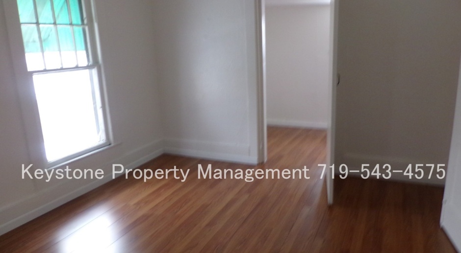 1st Month Rent Free!!!  Centrally Located Apartment - 1 BD/1 Bath $725/$725