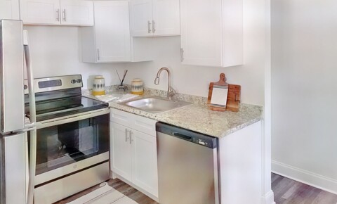 Apartments Near Queens Renovated Community! Leasing Special - Half Off 1st Month’s Rent! for Queens University of Charlotte Students in Charlotte, NC