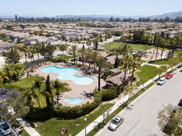 4 BED/3.5BATH Townhome in Village at the Park in Camarillo