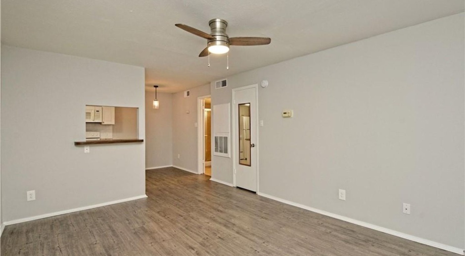 Renovated Studio across from UT Law School! 1 parking and washer/dryer