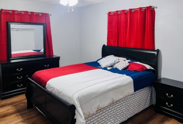 Room for Rent - Newly-renovated & spacious Baytown House with Patio or porch