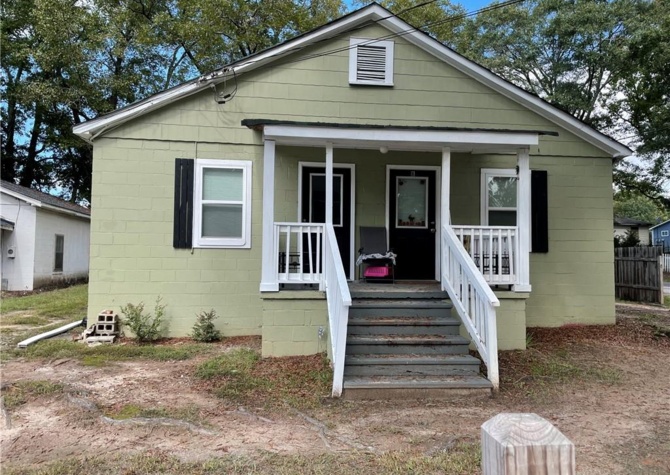 Houses Near Two bedroom and one bathroom home located near Downtown Winder. 