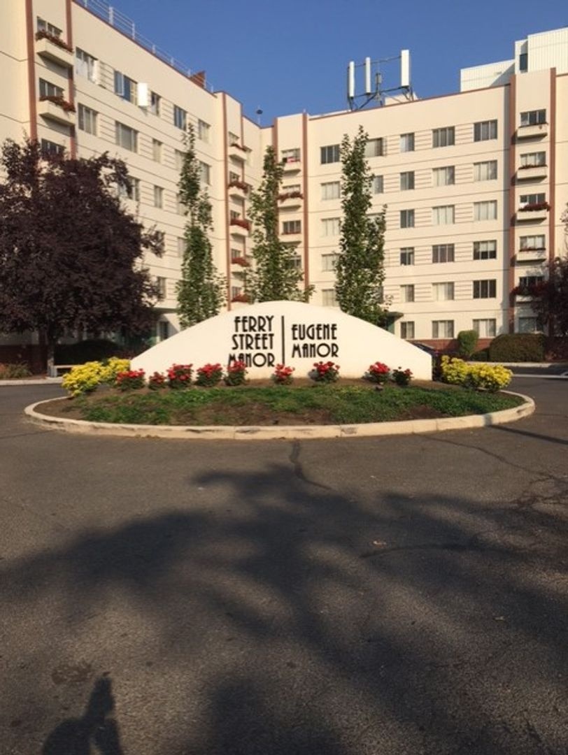 Eugene Manor - Total Monthly rent $1090 Utilities included! Campus area studio! Fiber internet in unit. 1 Month Free with a 12 month lease!