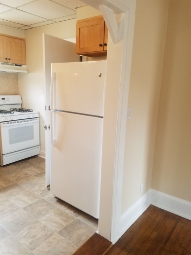 Lovely 2 Bedroom 1 Bath Apartment 2nd Floor in 3-Family Home- Laundry- H/HW Incl/ Mt Vernon.