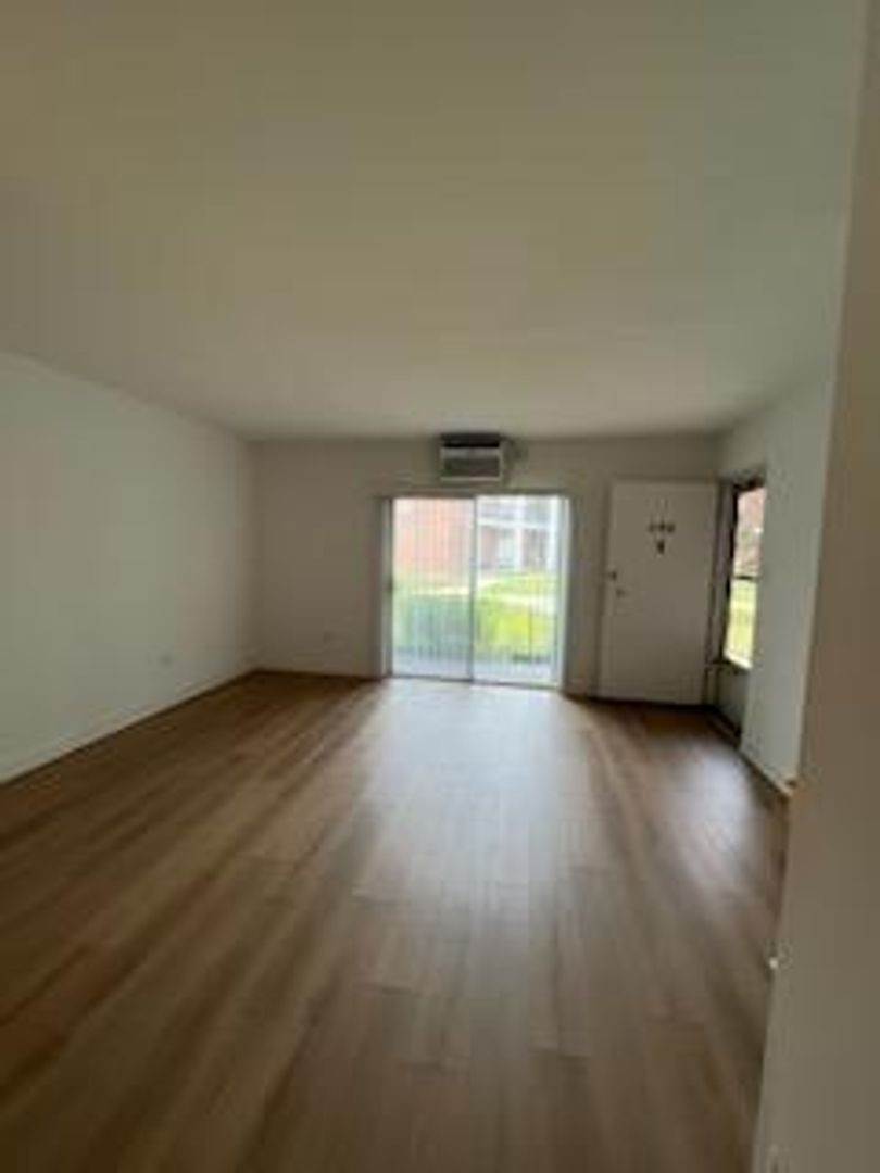 Elmhurst One Bedroom Apartment ~ Parking Included ~ Cats Welcome