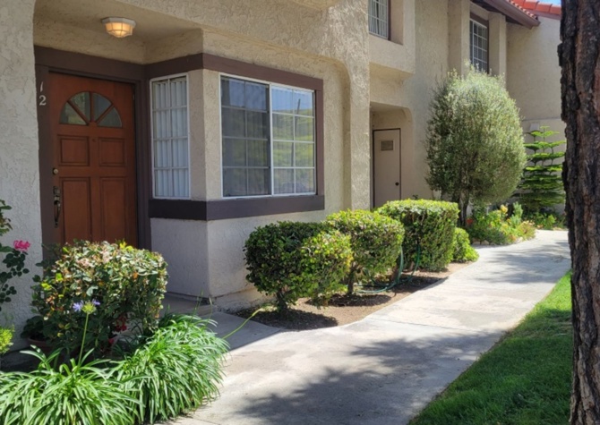 Houses Near FULLY FURNISHED 2+2.5 in Calabasas w/double en-suites! (5622 Las Virgenes)