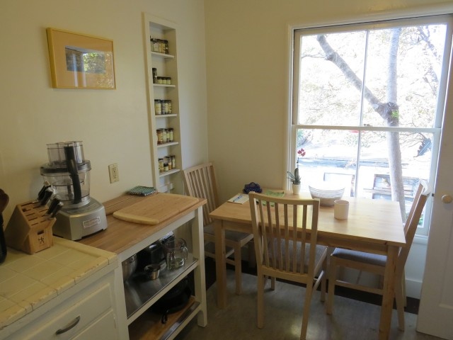 Sunny, furnished 1-bedroom apt available May-Oct