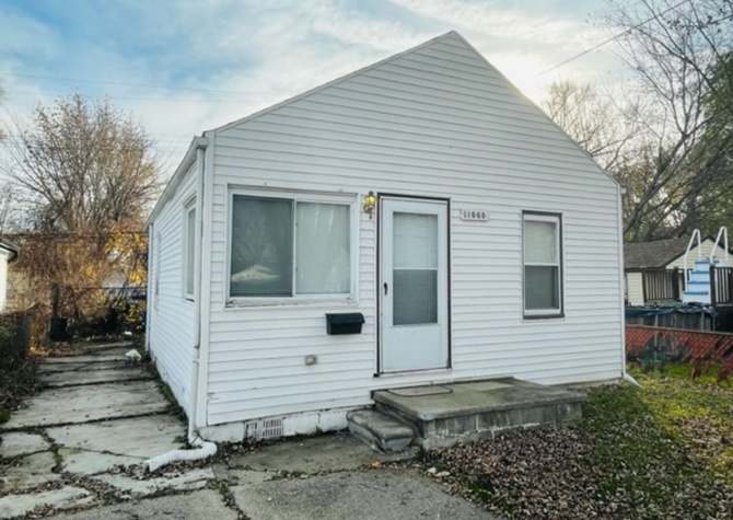 Houses Near Cozy 2 Bed / 1 bath home on a quiet Warren Residential Street.